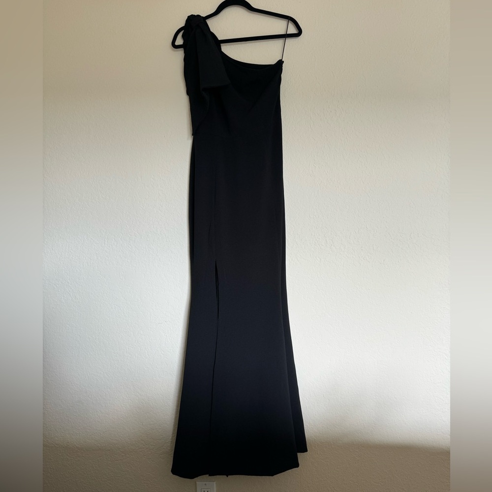 Dress the Population Black One-Shoulder Maxi Dress - Picture 2 of 11